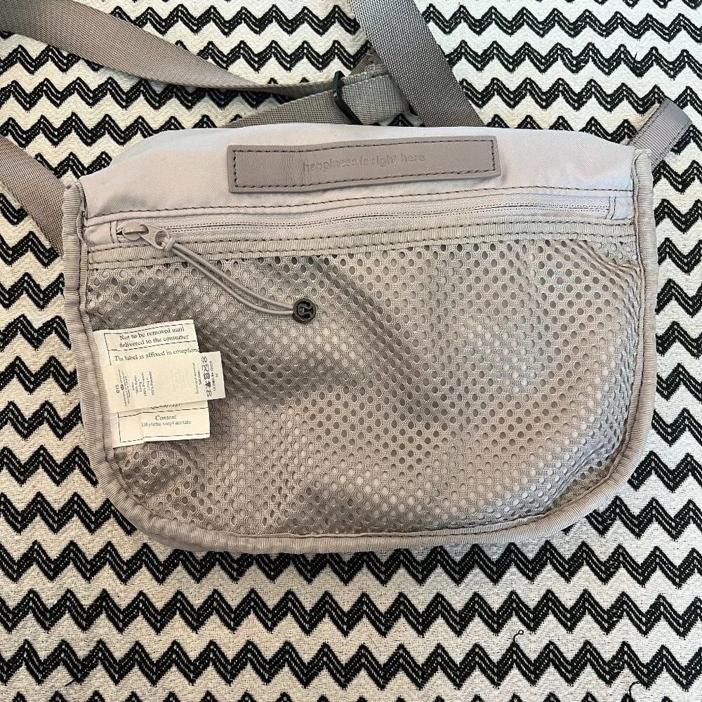 Dark Chrome lululemon Go Lightly Belt Bag - Picture 8 of 11